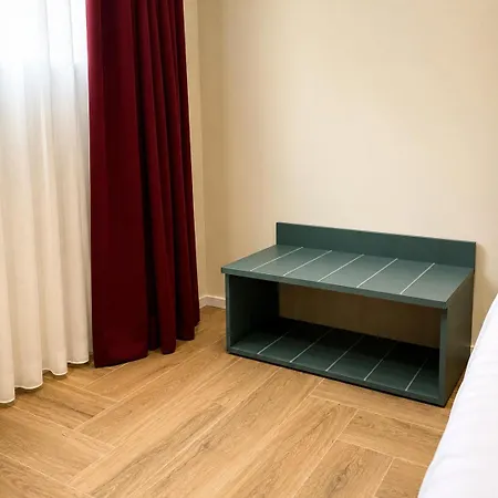 בית הארחה Cortesia Partenopea 4*