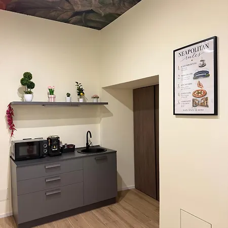 בית הארחה Cortesia Partenopea 4*